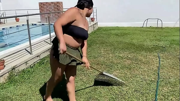 me follo a la jardinera y le doy con mi consolador hasta que se corra